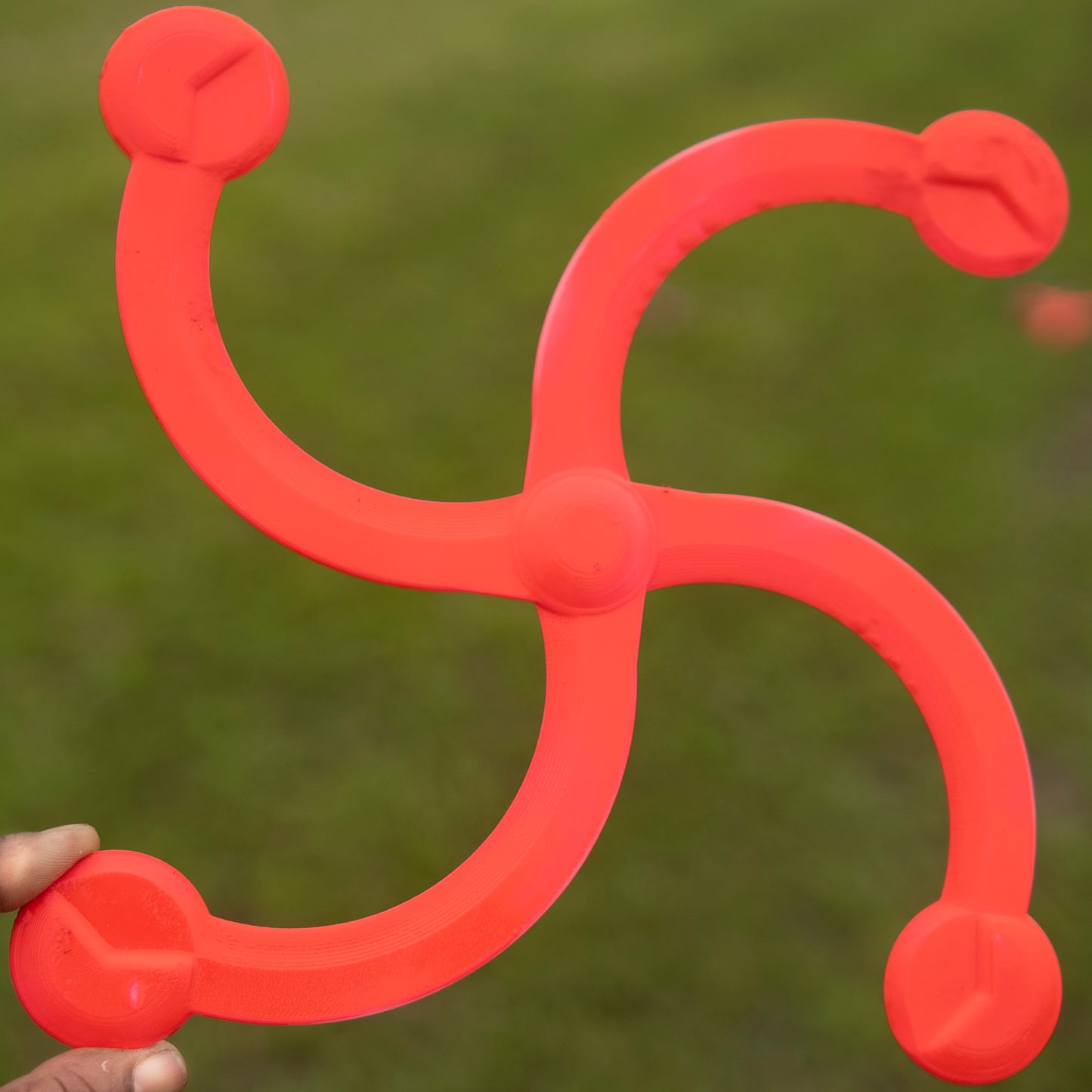 Curve shaped boomerang
