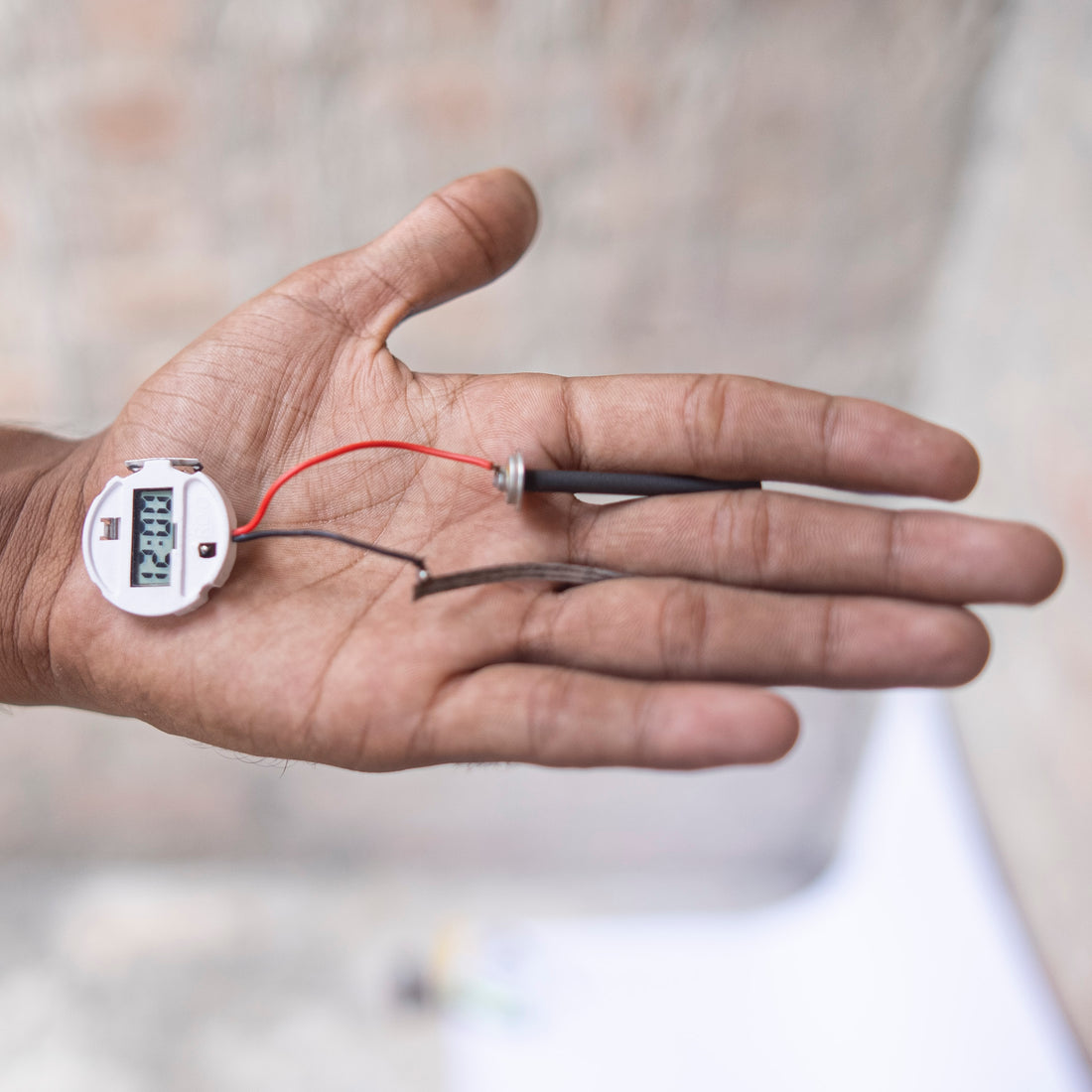 Battery-Free Digital Watch – Powered by Human Body – CreKart
